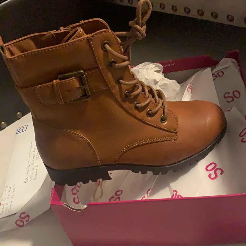 Combat boots